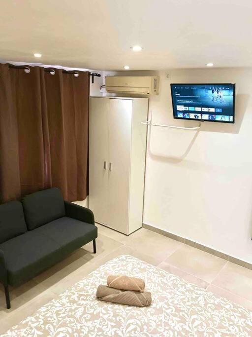Estudios Hl Frente Al Metro Barcelona-Aeropuerto Οσπιταλέτ ντε Λιοβρεγάτ Εξωτερικό φωτογραφία